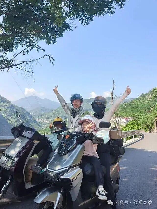 骑电瓶车带两娃跨越2000公里!一家四口17天抵达成都,本人回应:用喜爱的方式带孩子看世界(组图) - 3