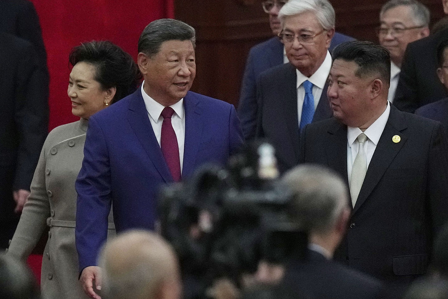 金正恩地位大跃进！专家曝“一张相片”意义大：他超越祖父金日成（组图） - 1