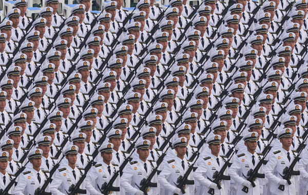 远看一直线！九三阅兵现“复制贴上”，民众嗨喊：强迫症超舒爽（视频/组图） - 7