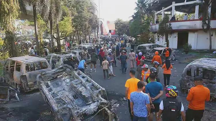 印尼暴民攻破议会、火烧警局！30倍的收入差距，点燃印尼人的怒火（组图） - 4