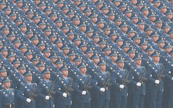 远看一直线！九三阅兵现“复制贴上”，民众嗨喊：强迫症超舒爽（视频/组图） - 6