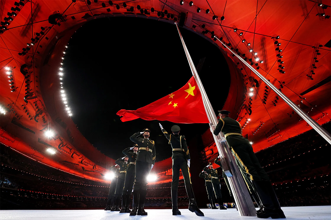 外网也热议!中国阅兵神器震撼外国网友,有人看完酸酸自嘲:我们的烂游行就手里拿个无人机走来走去…(组图) - 12