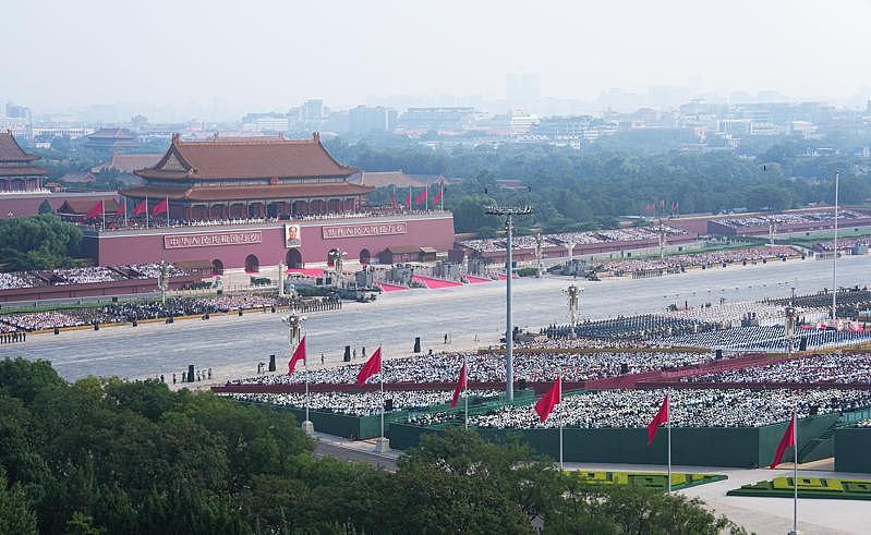 比跑马拉松还累，出席中共九三阅兵来宾得3点起床（组图） - 1