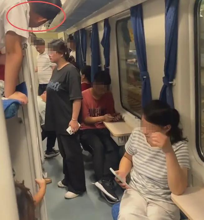 女子换下铺被拒后续:怒怼大哥15分钟,正脸曝光,被指傅首尔长相(组图) - 10