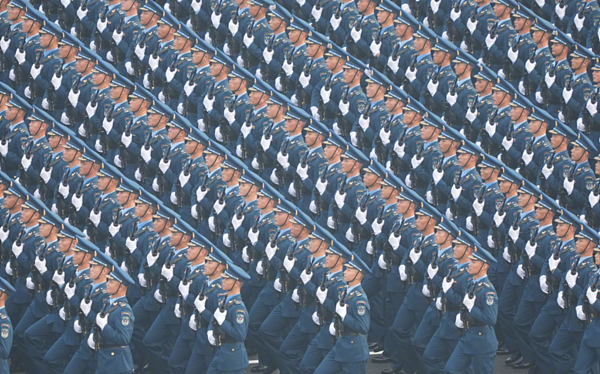 远看一直线！九三阅兵现“复制贴上”，民众嗨喊：强迫症超舒爽（视频/组图） - 5