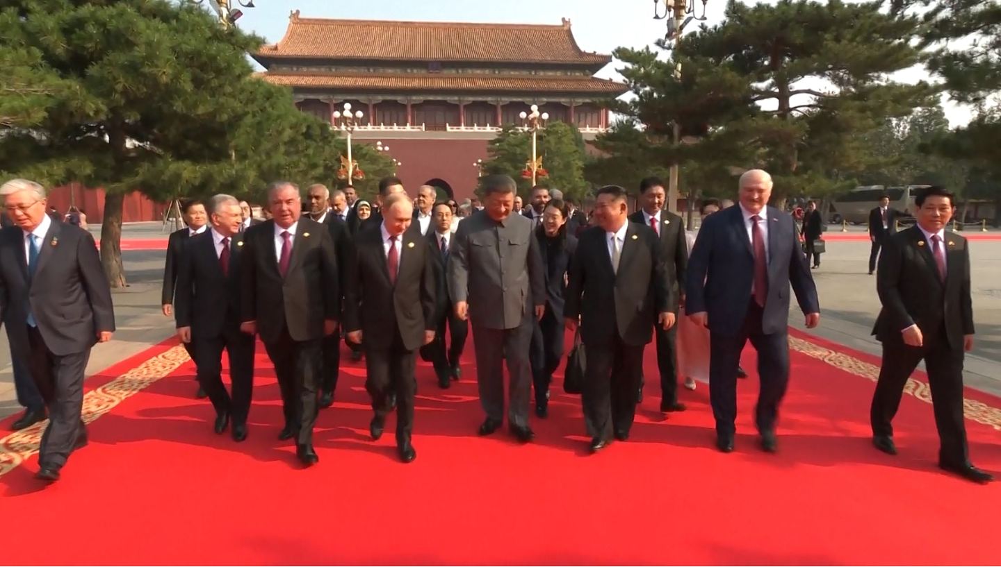 俄朝首脑北京看阅兵,特朗普发文:向正密谋反美的普京和金正恩致以最真诚慰问(组图) - 2