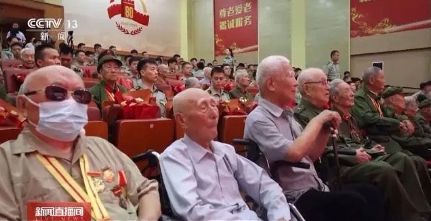 中国阅兵,北京向112位抗战老兵颁发80周年纪念章,最年长100岁(组图) - 3