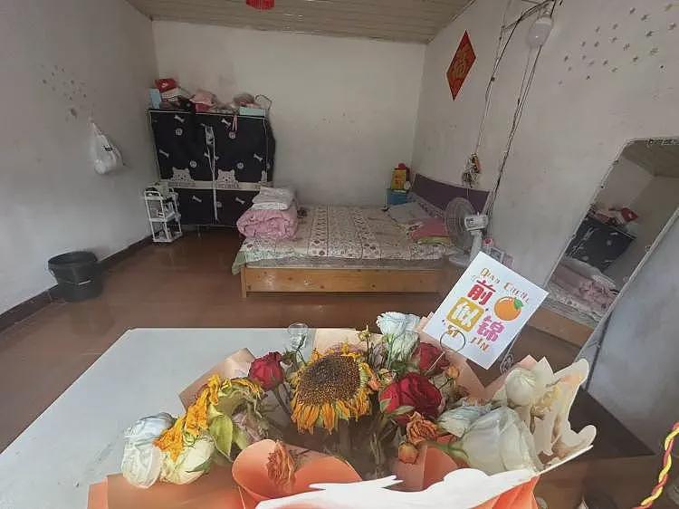姜萍现状如何?一家不知去向,新学期未返校,疑似某服装厂打工(组图) - 3