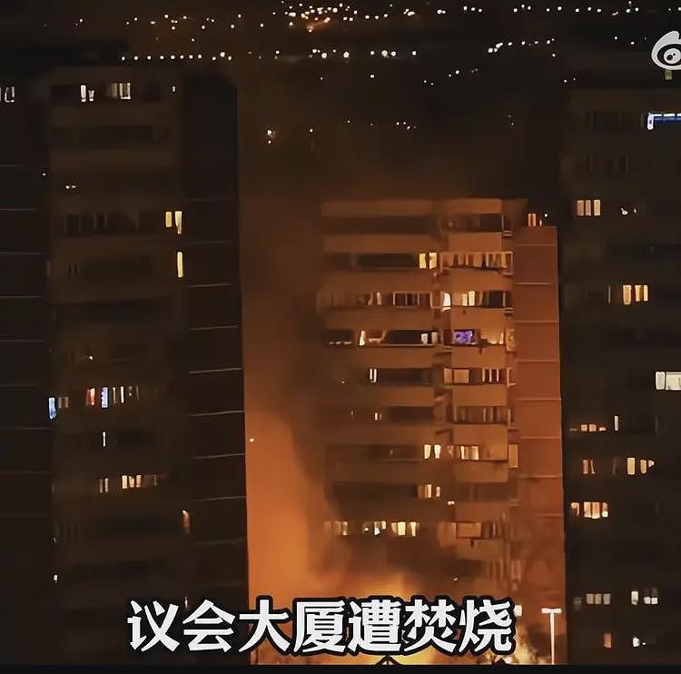 印尼暴民攻破议会、火烧警局！30倍的收入差距，点燃印尼人的怒火（组图） - 3