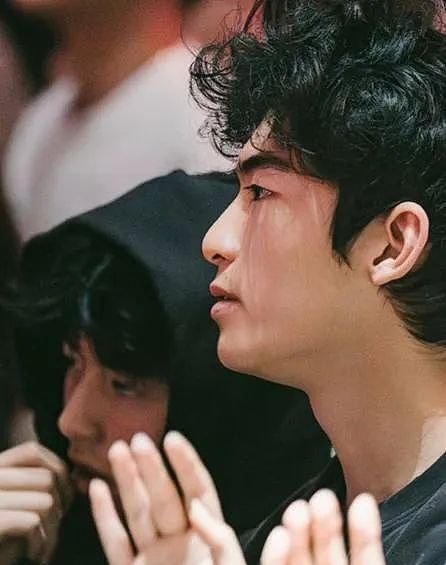 谢霆锋被骂了!儿子考上剑桥,他才上线,网友:谢老板想起当爹了(组图) - 1