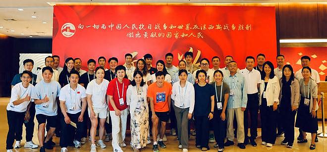 运动员观礼大合影,张雨霏C位,潘展乐站后排,马龙陈梦合影曝光(组图) - 1