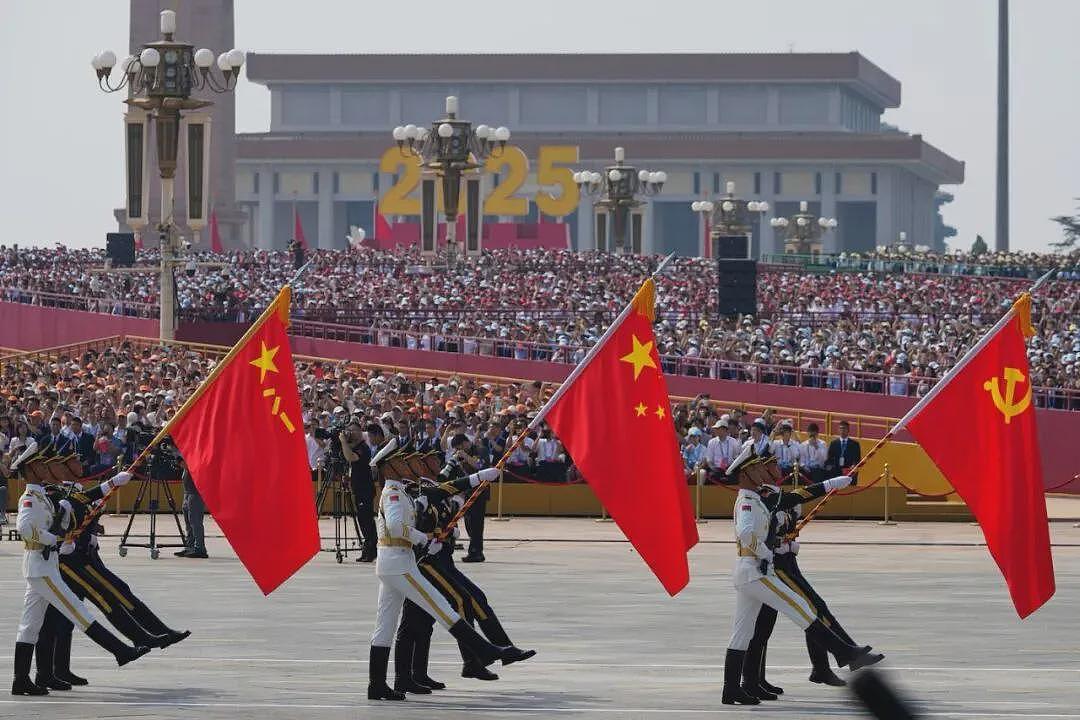 胡锡进：大阅兵的第一波反应来了，西方被惊呆了（图） - 1