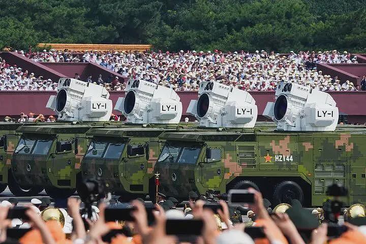 陆媒：九三阅兵，新一代武器装备震撼亮相（组图） - 2