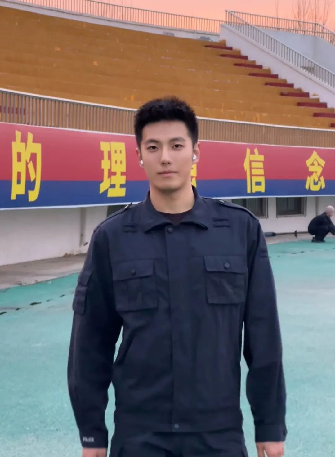 【帅哥】警官学院体育生校草,直男味爆棚,反差感满满...(组图) - 14
