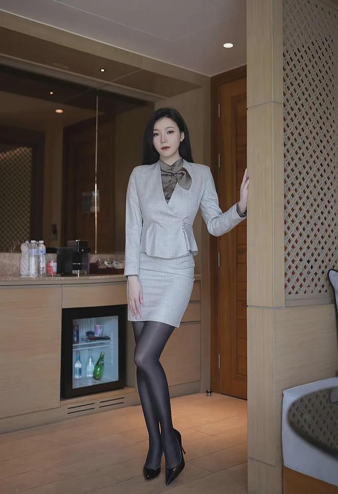 【美女】极品模特女神，超高的颜值极品身材，大长腿手机屏幕放不下了（组图） - 11