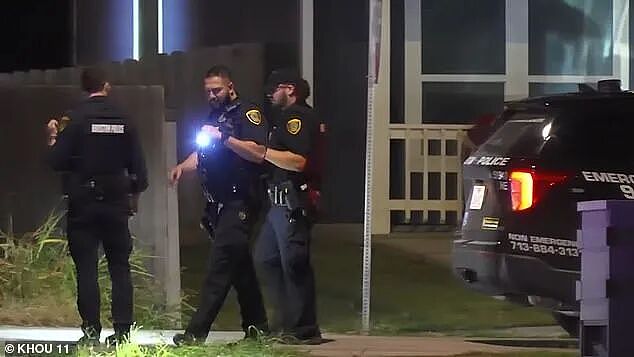 美国熊孩子深夜按邻居门铃恶作剧被枪杀！邻居因谋杀被捕，网友：熊父母也有责任！（组图） - 10