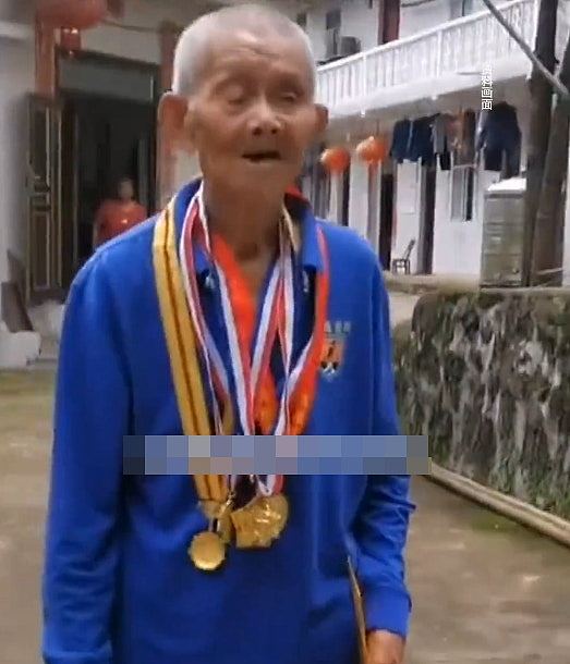 102岁抗战老兵ICU内看阅兵,当晚安详离世!网民:英雄归队了(组图) - 1
