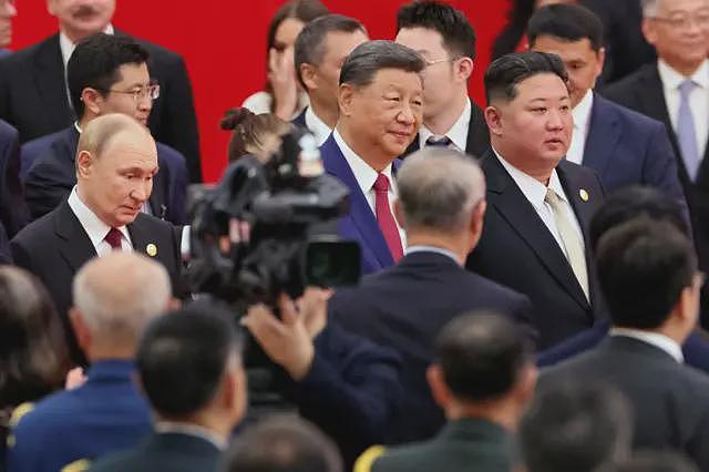 金正恩高调亮相北京阅兵：多边外交首秀中的“政治胜利”（组图） - 1