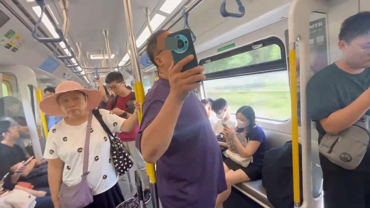 港铁上内地大叔霸座被乘客围攻：这里是香港！（组图） - 6