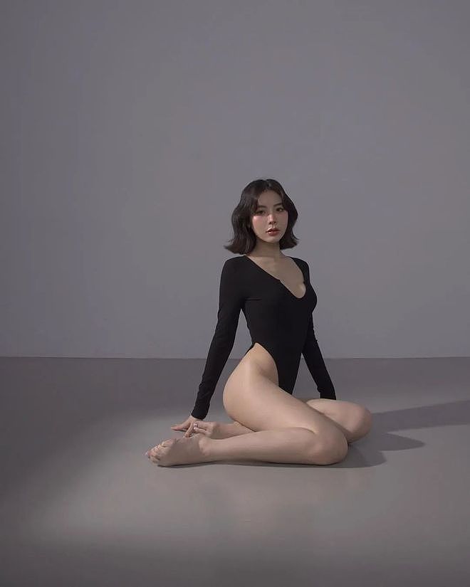 【美女】天使脸庞，极品身材，白皙皮肤小姐姐叫你看一起电影（组图） - 11