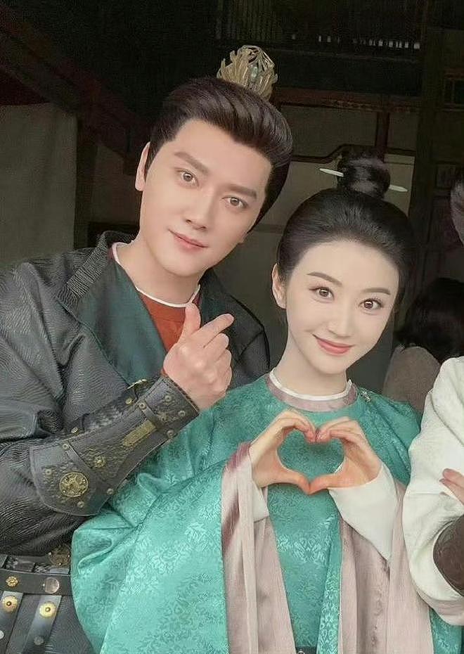 曝冯绍峰景甜闪婚，景甜方火速发声辟谣，乔杉转发引热议（组图） - 5