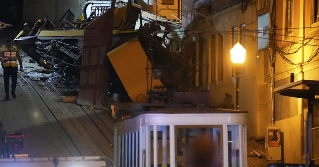 里斯本“荣耀升降机”失控脱轨，2辆列车翻滚撞碎，至少17人死亡！葡萄牙宣布：全国哀悼（组图） - 7