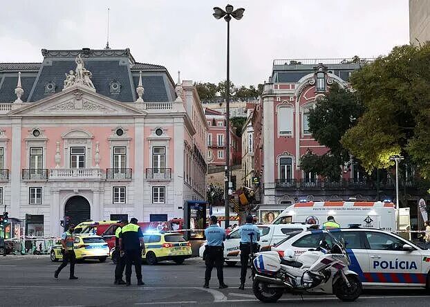 里斯本“荣耀升降机”失控脱轨，2辆列车翻滚撞碎，至少17人死亡！葡萄牙宣布：全国哀悼（组图） - 11