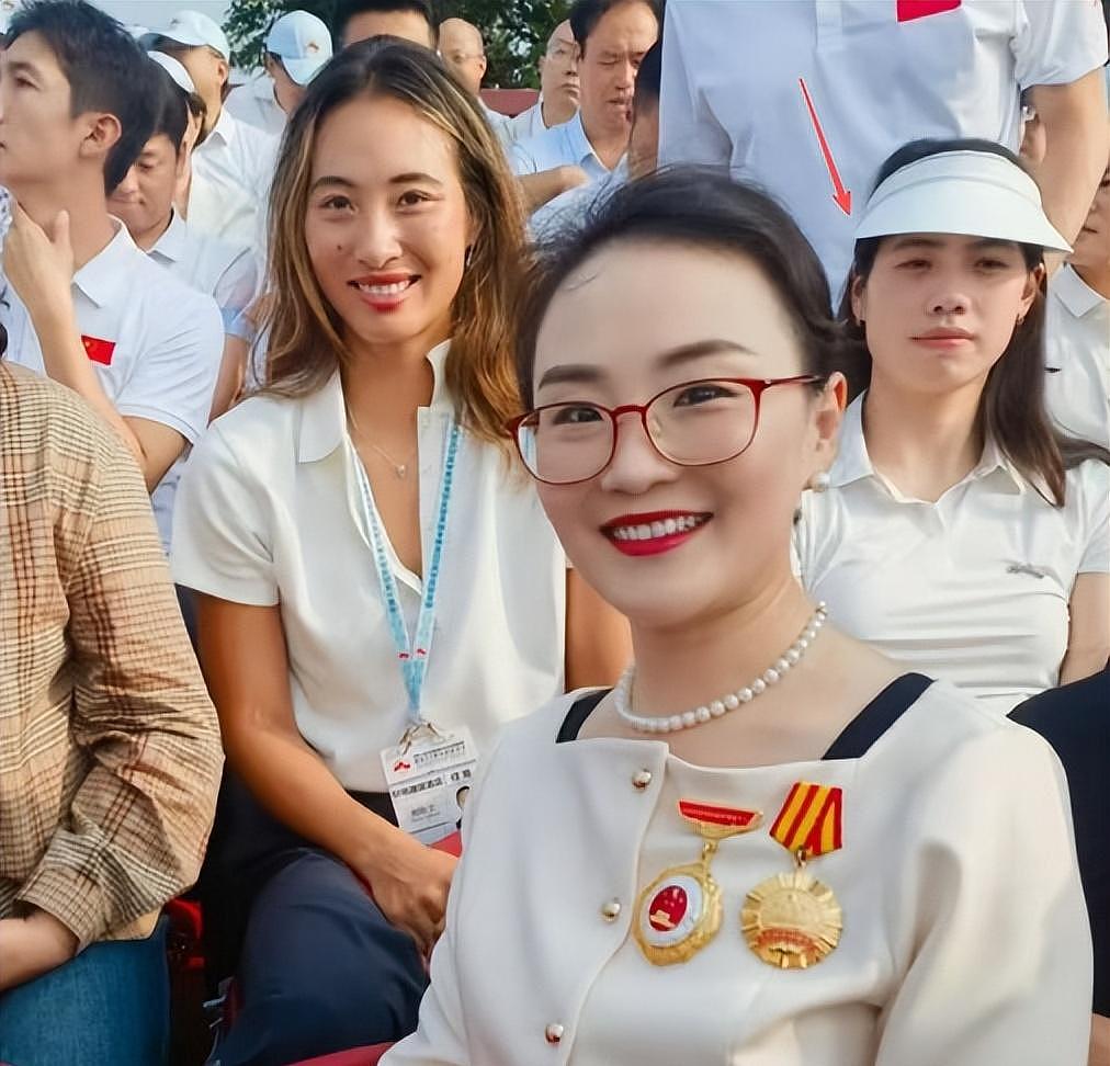 22位明星聚在阅兵当场:马龙羞涩,69岁张明敏一句话看哭整场比赛(组图) - 18