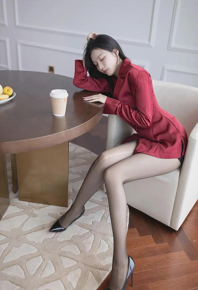 【美女】极品模特女神，超高的颜值极品身材，大长腿手机屏幕放不下了（组图） - 8