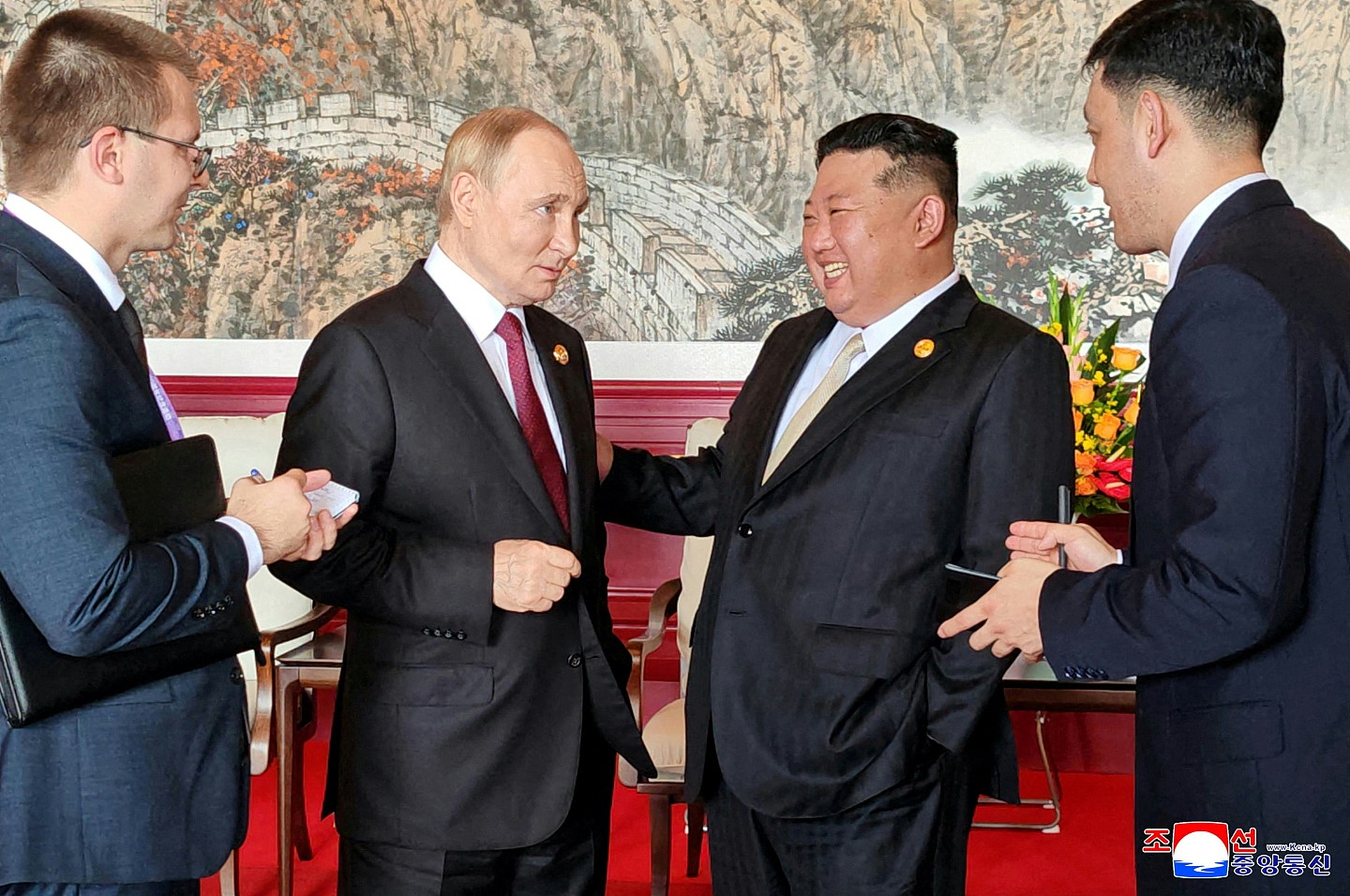 金正恩普京会谈,传俄朝工作人员就冷气温度问题争持,争夺遥控器(组图) - 1