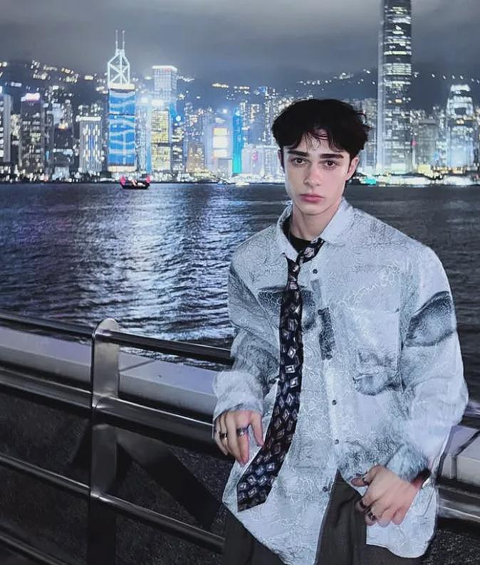 澳洲小哥搬到韩国苦学变帅秘籍!6个月后竟“整容式逆袭”成男团鲜肉(组图) - 17