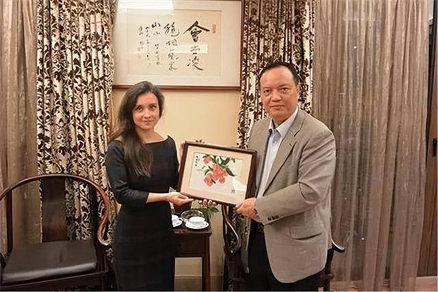 刘少奇的混血曾孙女,才貌双全入选央视主持人(组图) - 8