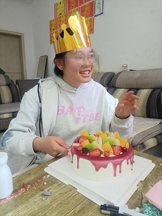 女子自称“54岁阿姨考上中国政法大学研究生”,校方否认,目前该账号已被禁言(组图) - 3