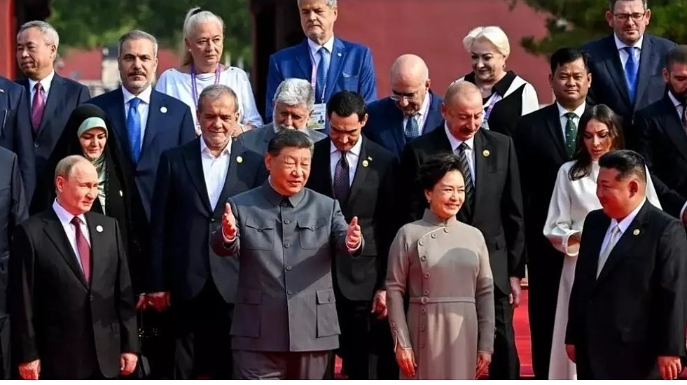 九三阅兵,“习普金三人同台呈现出新冷战秩序”(图) - 1