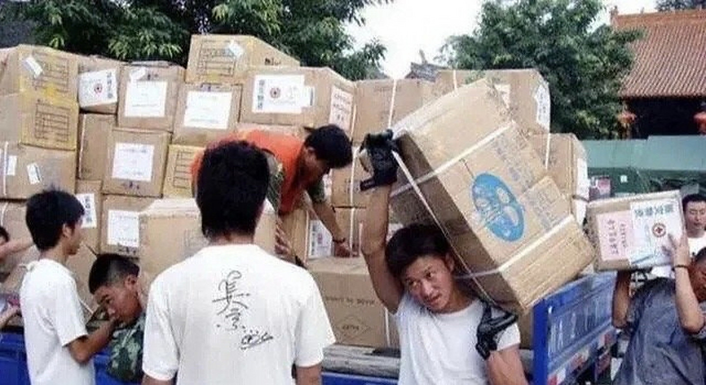 卷入网络风波后，吴京首度公开发文，评论区又被玩梗，终回不去了（组图） - 39