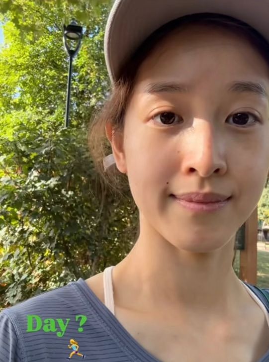 31岁章泽天国外发打网球素颜照，网友评价：年轻，漂亮，还有脑子（组图） - 8