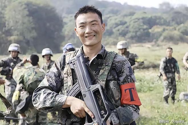 泪目了!汶川地震那个被救小男孩,以空降兵少尉身份参加阅兵…(组图) - 3