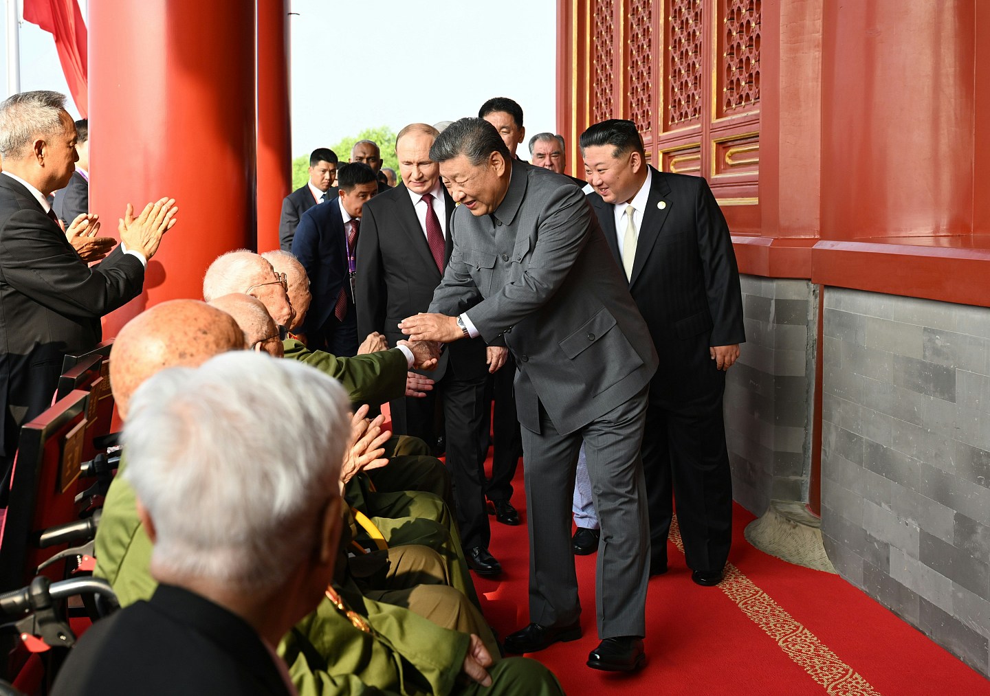 中国阅兵十年磨一剑！中俄朝三巨头聚首，塑造后美国新秩序（视频/组图） - 11