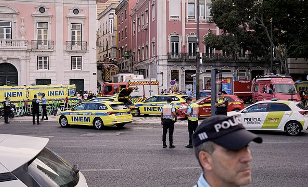 33死伤！世界知名景点观光缆车失控脱轨，众多游客惨死（视频/组图） - 14