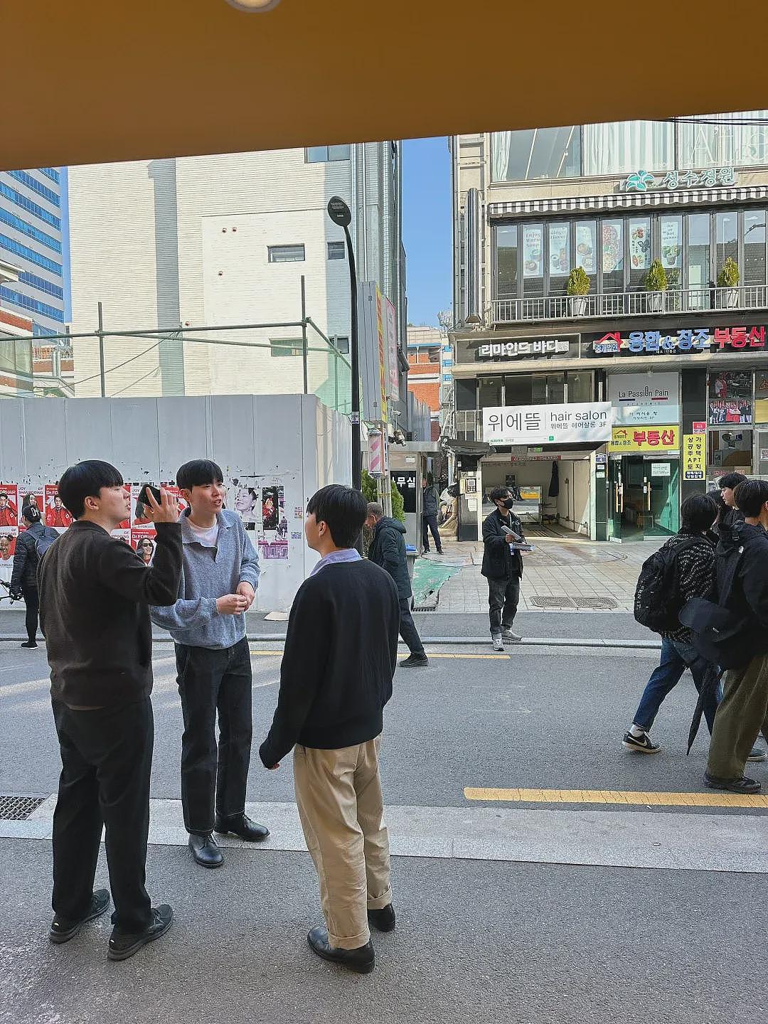 澳洲小哥搬到韩国苦学变帅秘籍!6个月后竟“整容式逆袭”成男团鲜肉(组图) - 36