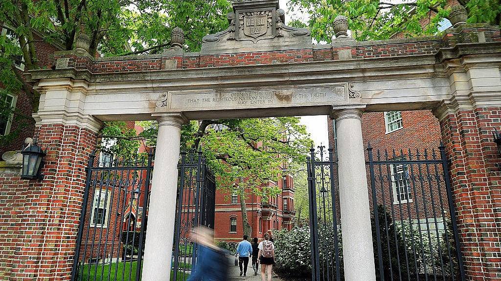 美国联邦法官裁定，特朗普政府冻结哈佛大学22亿美元资助违法（组图） - 1