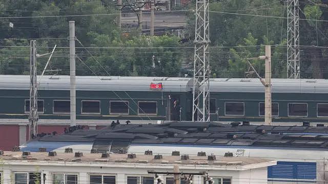 金正恩携女儿金主爱抵达北京出席中国阅兵式(组图) - 4