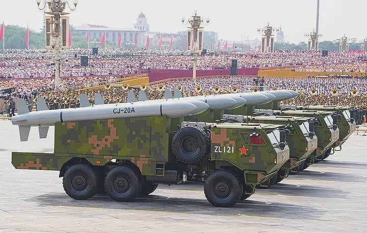 陆媒：九三阅兵，新一代武器装备震撼亮相（组图） - 8