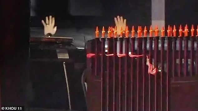 美国熊孩子深夜按邻居门铃恶作剧被枪杀！邻居因谋杀被捕，网友：熊父母也有责任！（组图） - 8