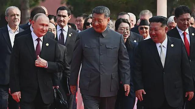 中国93阅兵解析：新武器亮相、将领变动及习近平朋友圈三大看点（组图） - 2