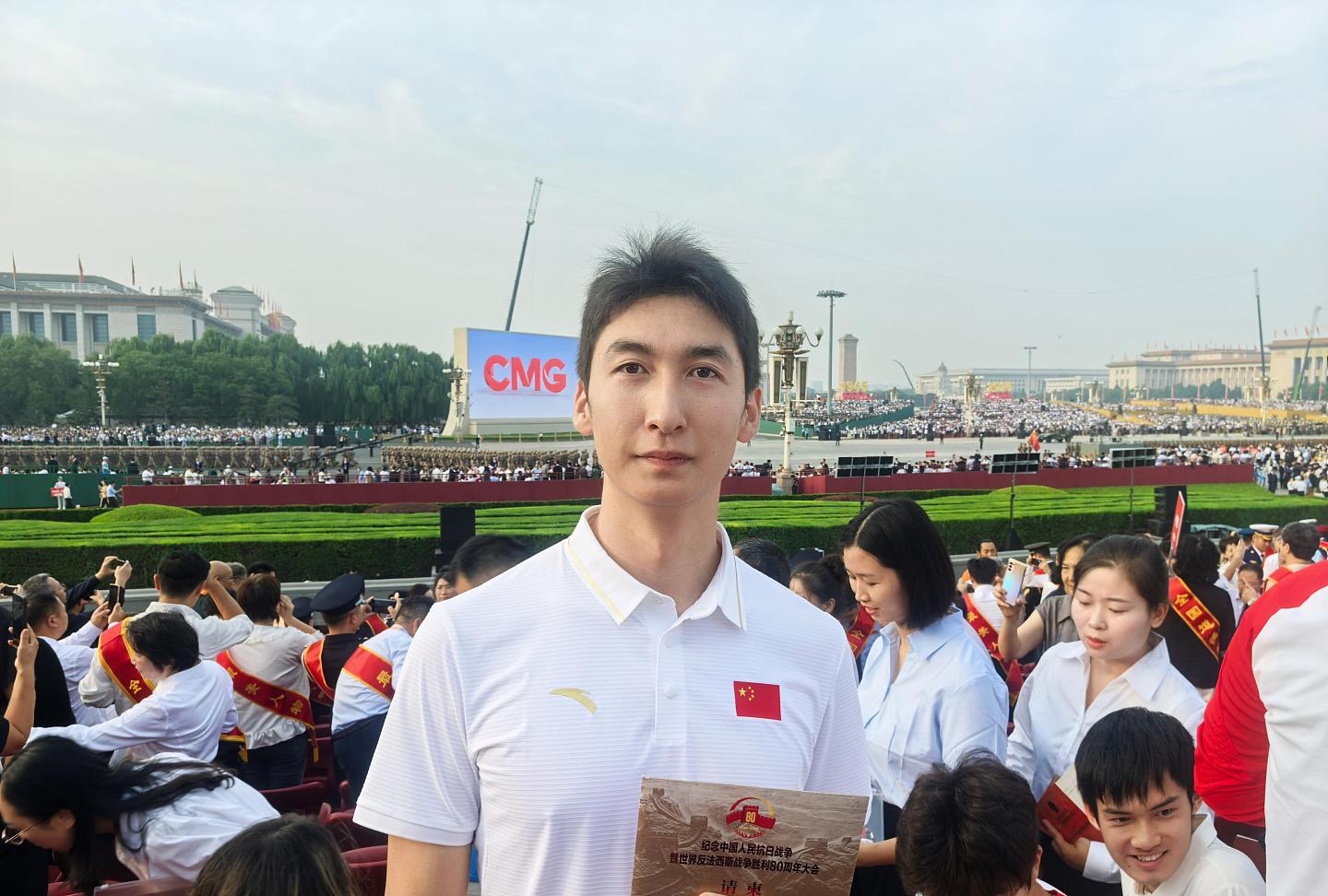 22位明星聚在阅兵当场:马龙羞涩,69岁张明敏一句话看哭整场比赛(组图) - 12