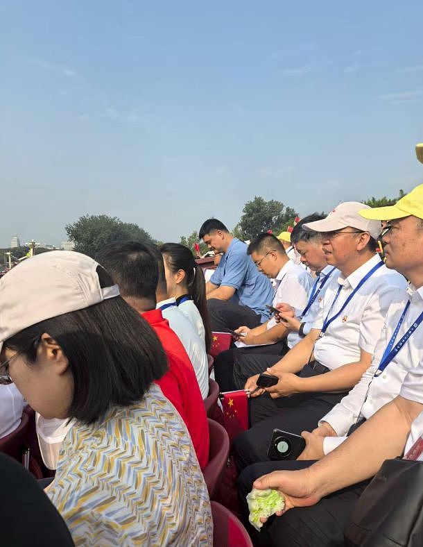 香港名流观礼九三阅兵！霍震霆激动，邝美云低调，张明敏唱中国心（组图） - 26