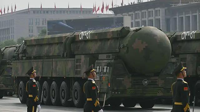 中国93阅兵解析：新武器亮相、将领变动及习近平朋友圈三大看点（组图） - 8