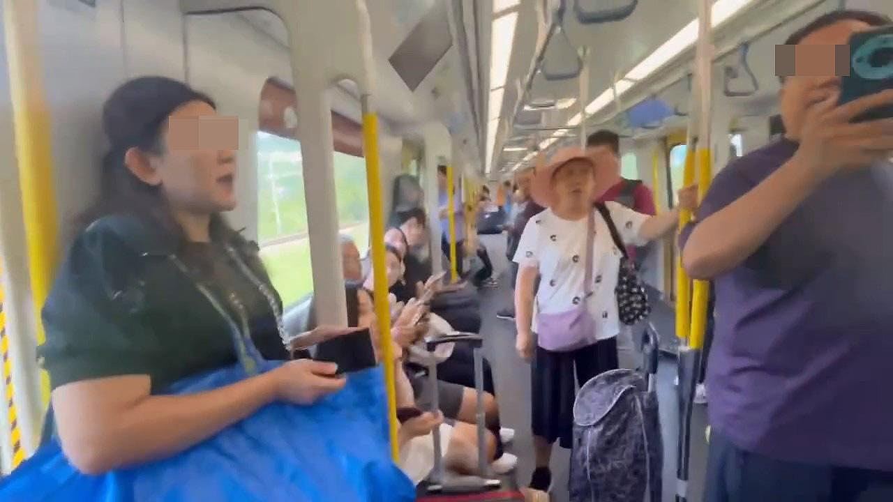 港铁上内地大叔霸座被乘客围攻：这里是香港！（组图） - 7
