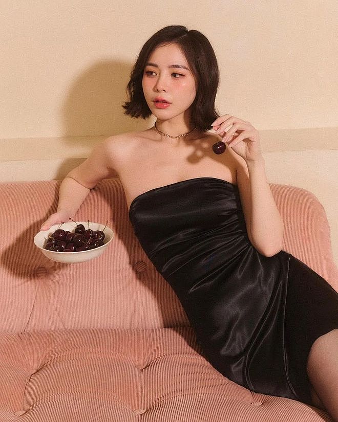 【美女】天使脸庞，极品身材，白皙皮肤小姐姐叫你看一起电影（组图） - 28